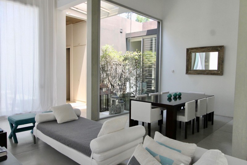 Excelente casa emplazada en una planta en Laguna Blanca